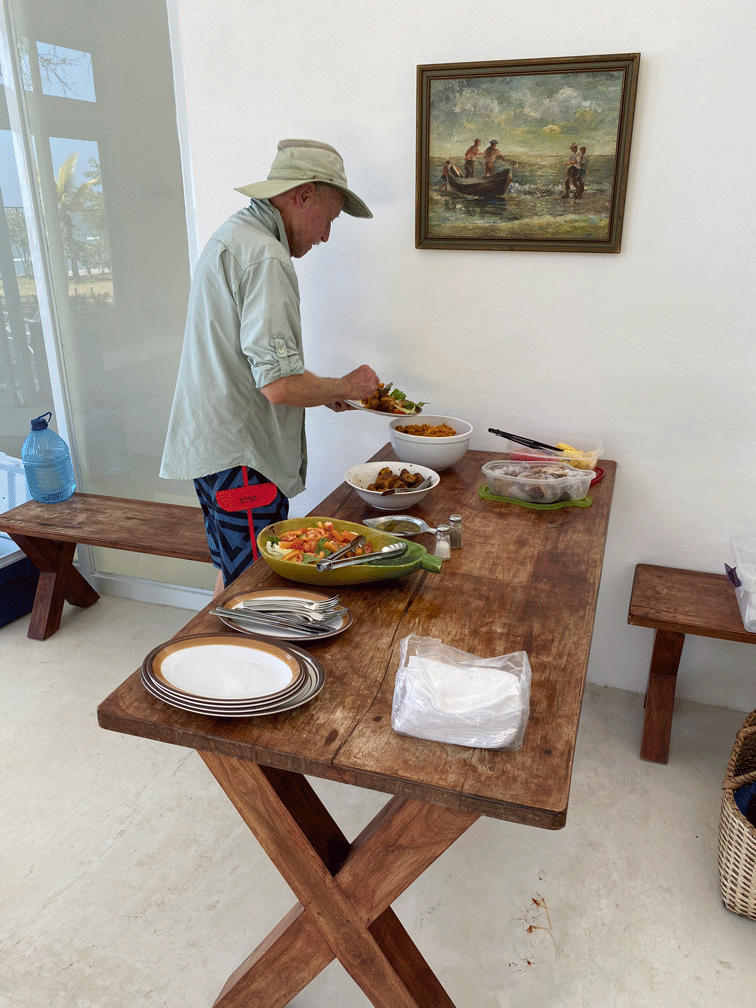 Bob-lunch-beach