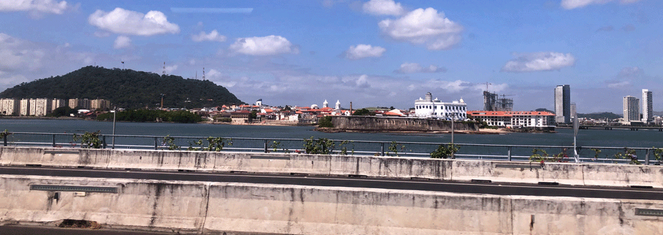 Casco-Viejo-causeway