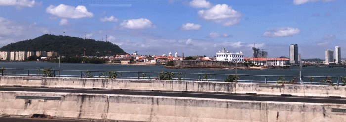 Casco-Viejo-causeway